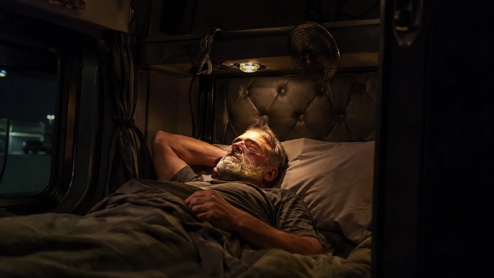 Clip Fan vs Box Fan: Which One Actually Fits a Sleeper Cab